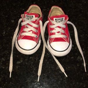 Red toddler classic converse size 6
